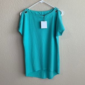 NWT Zoey & Leelo Cold Shoulder Hi-Lo Blouse